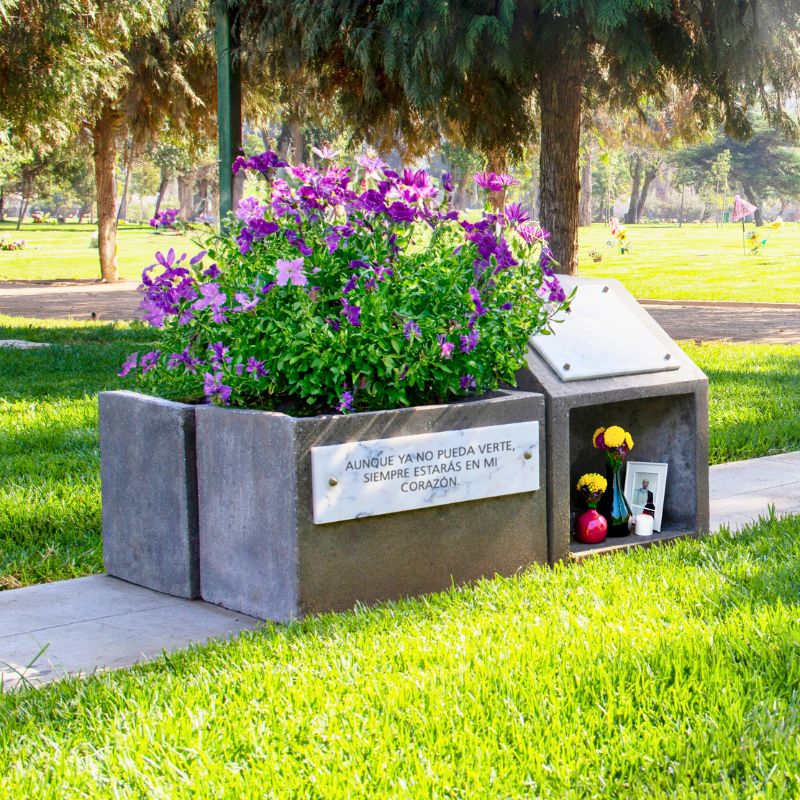 Sepultura tipo Memorias Familiares en el cementerio parque Sendero San Bernardo